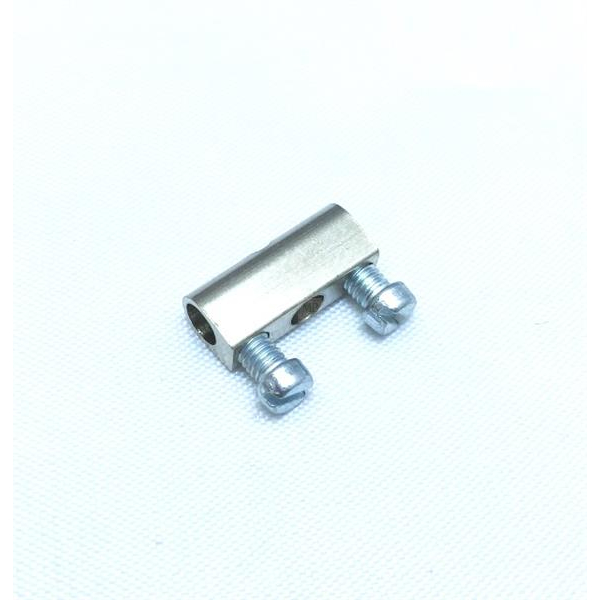 Lüsterklemmeneinsatz Messing; vernickelt, mit Schrauben; 6x14 mm.